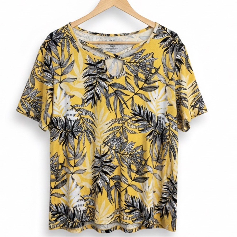 Coral Bay NWOT Yellow and Black Tropical Print Stretchy Cotton Short Sleeve Tee